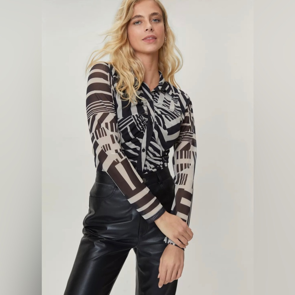NWT Black & White Abstract Geometric Print Blouse Long Sleeve